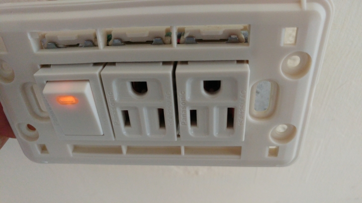 關於1開關2插座無法通電問題