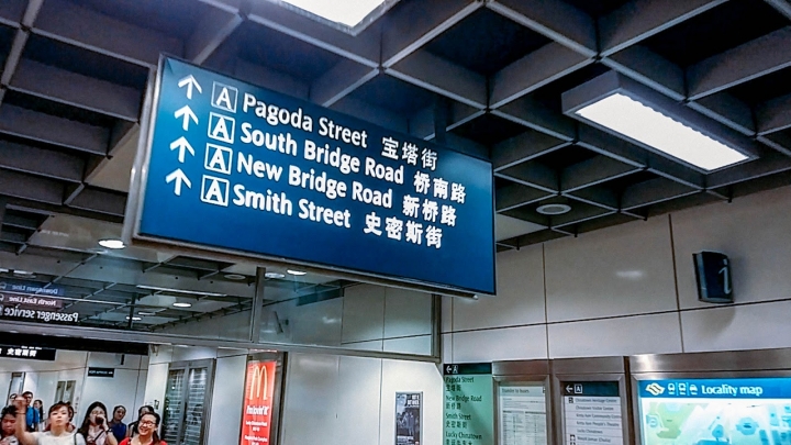 手把手教你入境獅城新加坡!機場轉地鐵進市區+EZ-Link購買儲值與背包住宿攻略|新加坡 EP 1|樟宜機場→牛車水|旅行,路上。