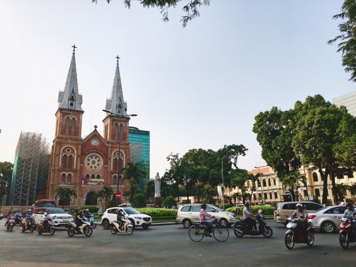 【Vietnam.走跳】胡志明週末提案(下)紅教堂.郵政總局.濱城市場.范五老街