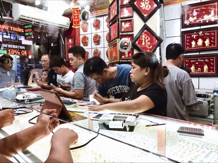 【Vietnam.走跳】胡志明週末提案(下)紅教堂.郵政總局.濱城市場.范五老街