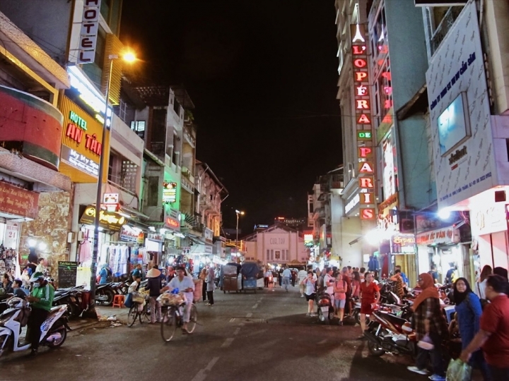 【Vietnam.走跳】胡志明週末提案(下)紅教堂.郵政總局.濱城市場.范五老街