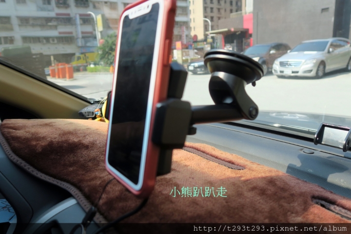 開車使用紅外線無線充電手機架讓您輕輕鬆鬆簡單無負擔駕駛,小熊使用EJZZ無線充電手機架分享~