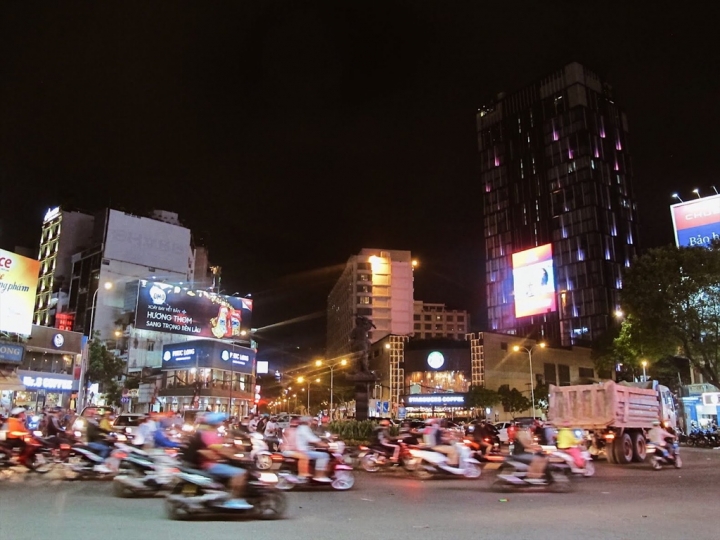 【Vietnam.走跳】胡志明週末提案(下)紅教堂.郵政總局.濱城市場.范五老街