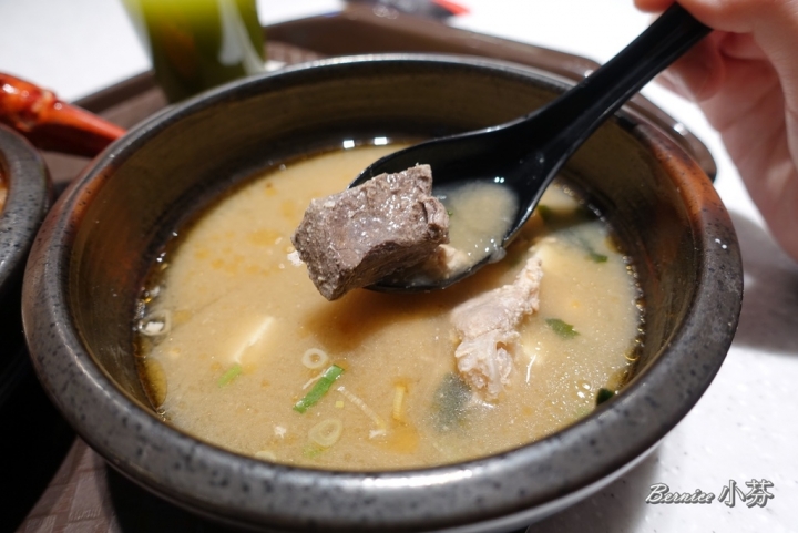浮誇-贅沢三昧丼飯專門店(微風南山店)/美食街也可以吃得到平價版的龍蝦海陸蓋飯(捷運101世貿站)