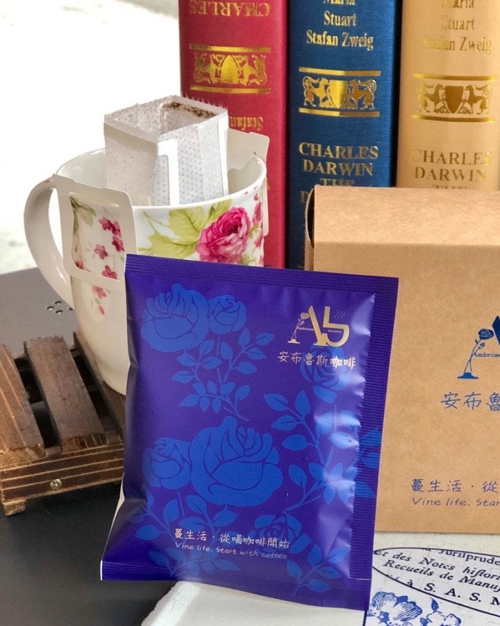 【安布魯斯茶飲】生活美學風格的飲料店｜玫瑰茶｜手沖咖啡｜濾掛咖啡｜雞蛋糕