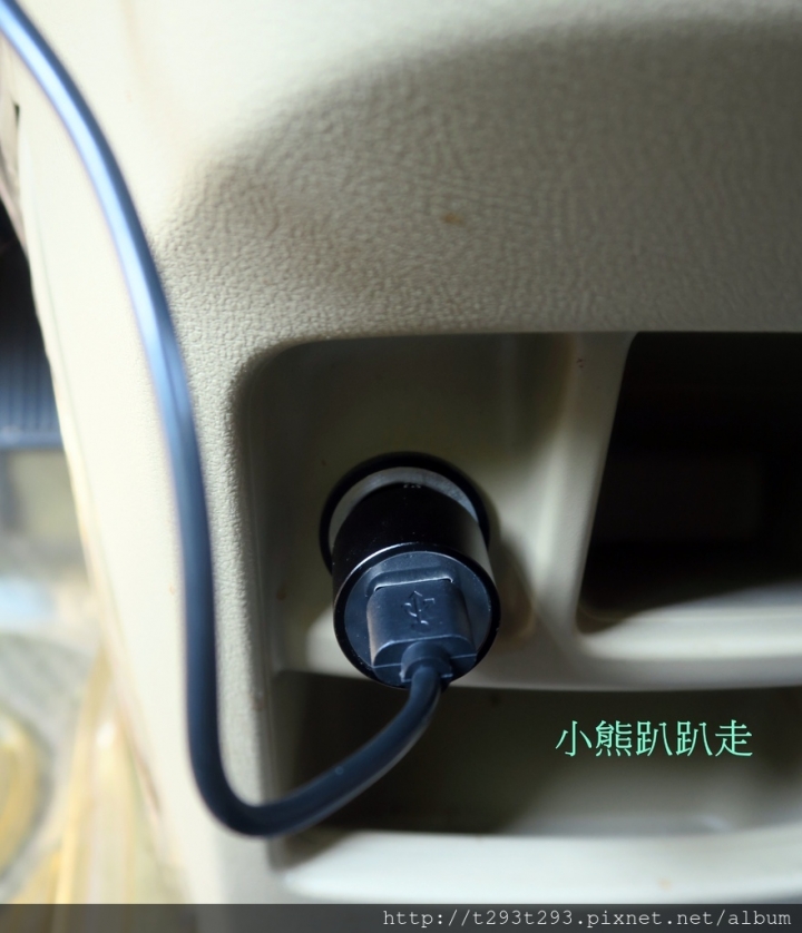 開車使用紅外線無線充電手機架讓您輕輕鬆鬆簡單無負擔駕駛,小熊使用EJZZ無線充電手機架分享~