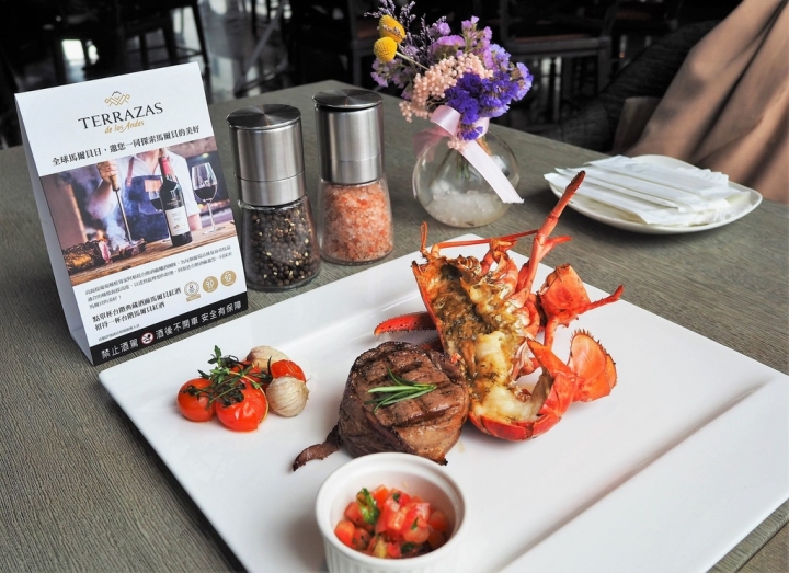 【台北信義區 | 餐廳】優雅精緻的半自助式春義饗宴&clubs;寒舍艾麗 La Farfalla義式餐廳