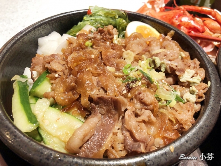 浮誇-贅沢三昧丼飯專門店(微風南山店)/美食街也可以吃得到平價版的龍蝦海陸蓋飯(捷運101世貿站)