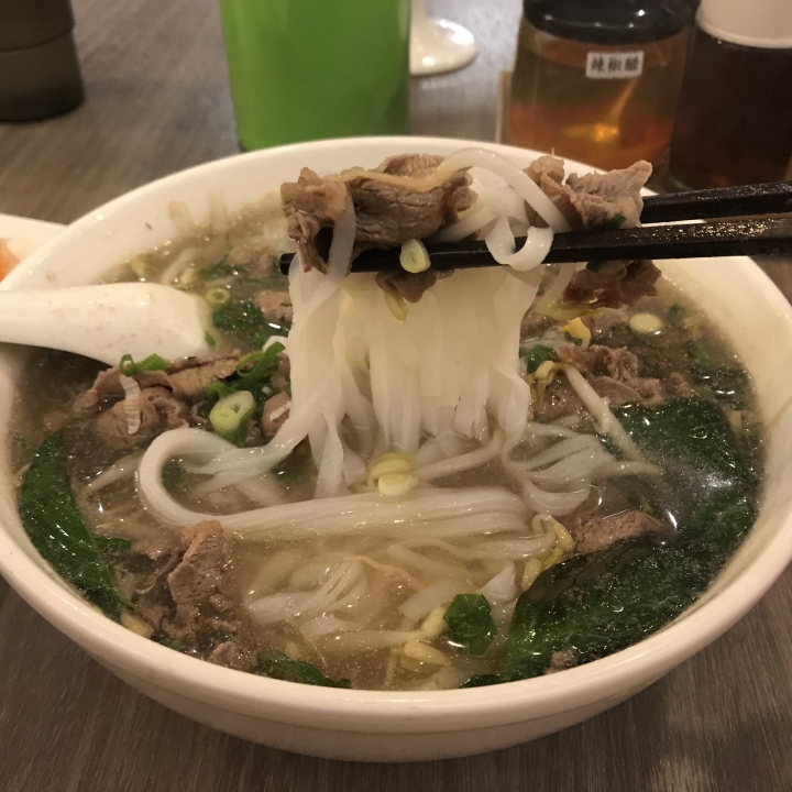 【誠記越南麵食館】推薦好吃!清燉牛肉河粉、蝦味三拼、椰香米飯、泰妃奶茶!