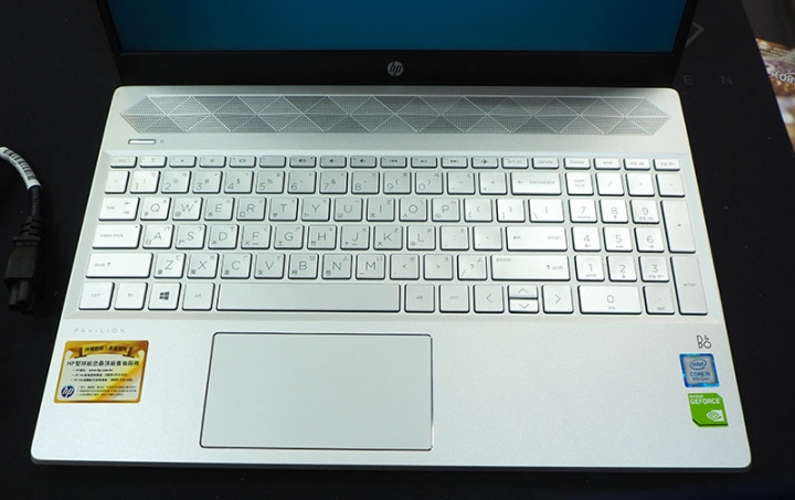 HP Pavilion 15-cs2007tx 小開箱及拆機 (i5-8265 / MX250 顯卡版)