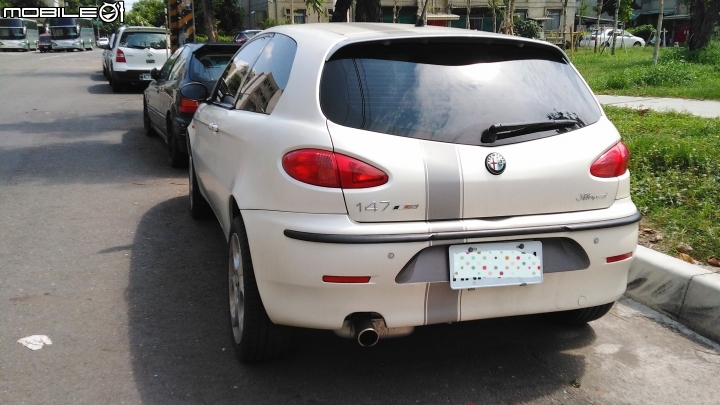 高雄巧遇白色Fiat idea,和Alfa147