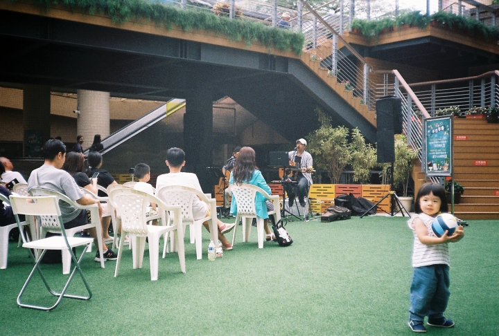 [Konica C35 EF]在爵士廣場聽了鹿港小鎮[Kodak 200]