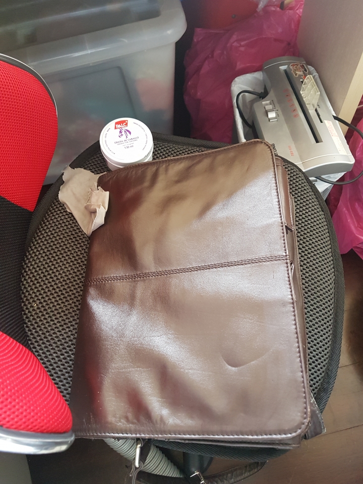 真皮保養為何不用先加水，直接上油就可以保養了呢