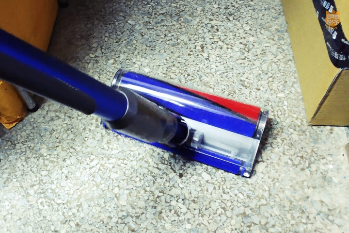《Dyson V11™無線吸塵器》柚子多樂貓爺堂試用報告：看貓奴宅夫妻如何將貓毛、灰塵肆虐的老房子打掃乾淨