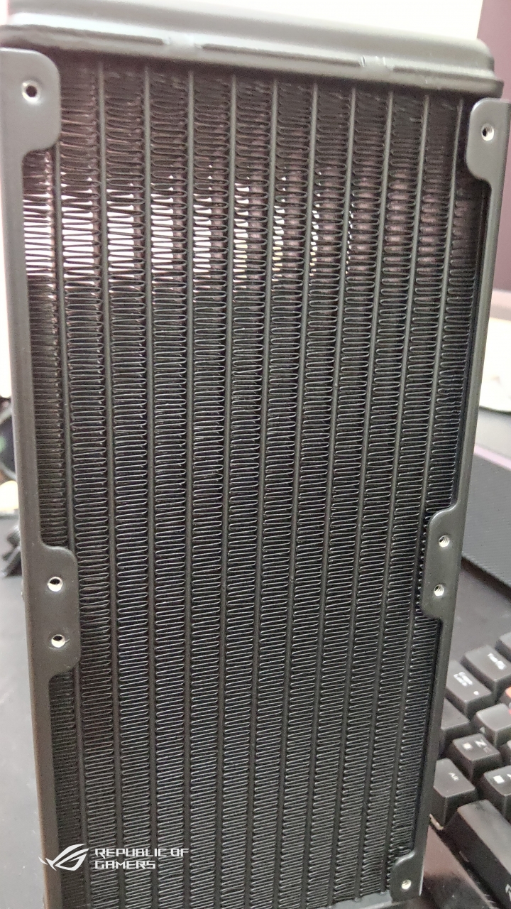 ROG RYUO 240一體式水冷（簡單開箱）