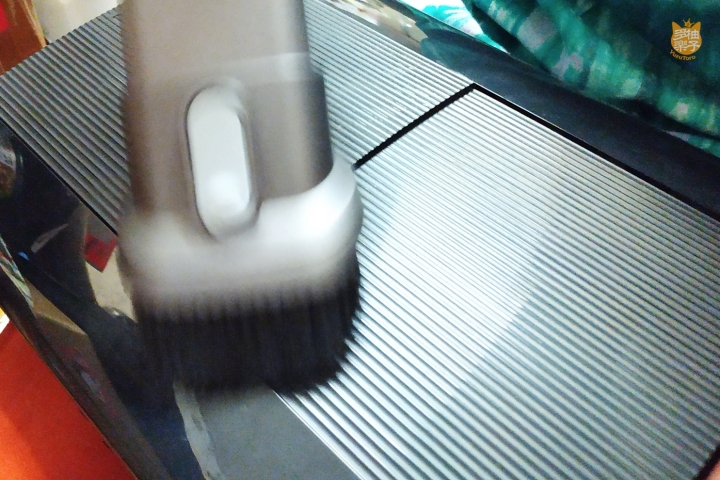 《Dyson V11™無線吸塵器》柚子多樂貓爺堂試用報告：看貓奴宅夫妻如何將貓毛、灰塵肆虐的老房子打掃乾淨