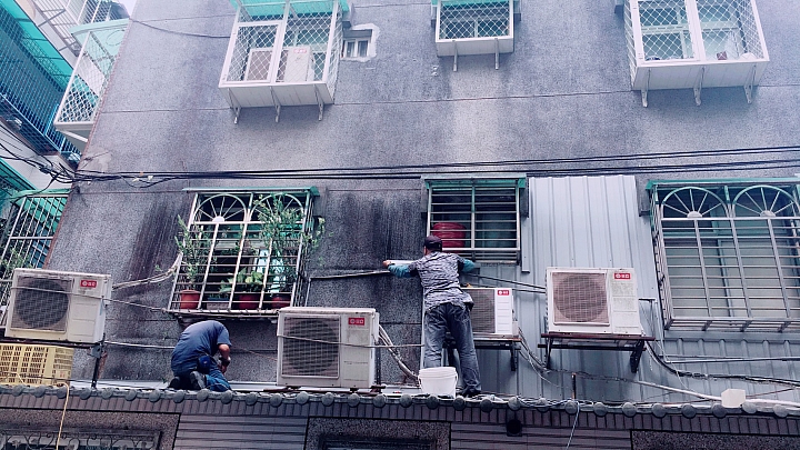 【老公寓穿鐵甲衣開箱】外牆滲水？刷防水依然無效？壁癌滲水漏水修繕妙方