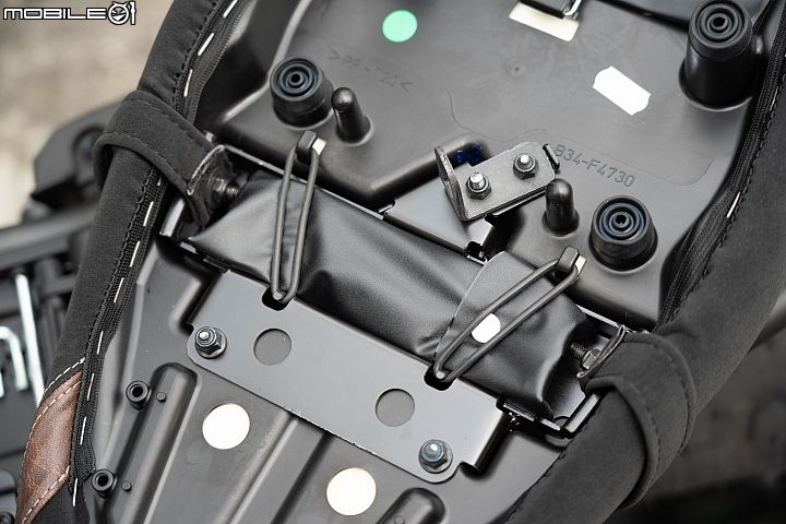 YAMAHA XSR700 試駕 迷人又不失運動性的新古典車款