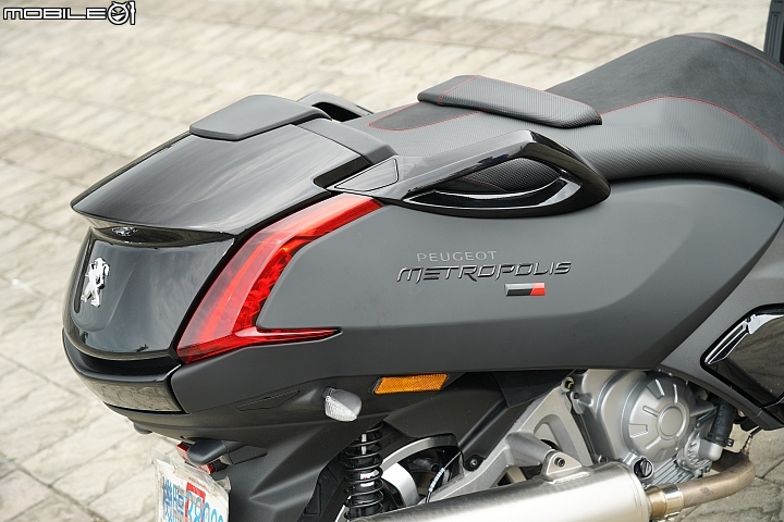 【採訪】三輪獅群來襲 PEUGEOT Metropolis 400 RX-R / 400 ALLURE 登台實拍介紹