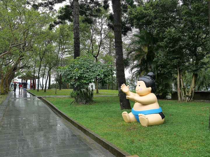 桃園 大溪 大溪橋與景觀透明電梯，外掛中正公園 — 美侖美奐的巴洛克裝飾現代人行橋與方便的垂直電梯