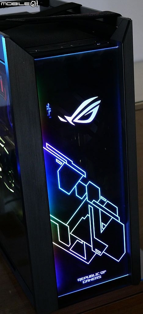 <開箱>三面鋼化玻璃信仰加值 ROG STRIX HELIOS 太陽神重量級機殼