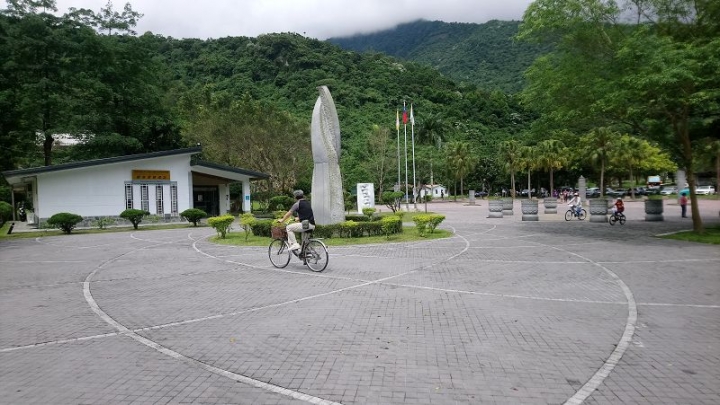花蓮、宜蘭、東北角悠悠哉哉四天三夜親子之旅Day2-2行程~]山中的優美湖畔~鯉魚潭~踩船及騎腳踏車的好去處