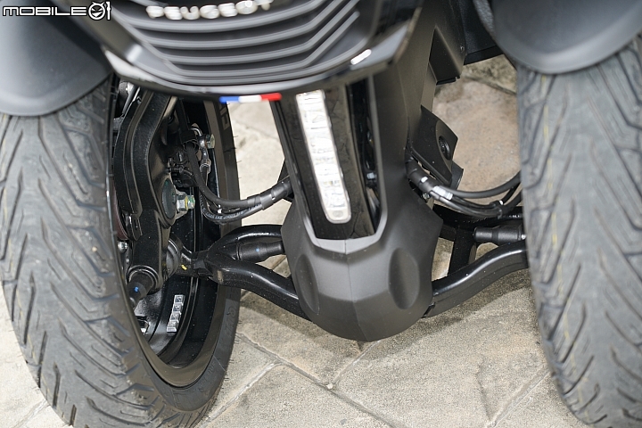 【採訪】三輪獅群來襲 PEUGEOT Metropolis 400 RX-R / 400 ALLURE 登台實拍介紹