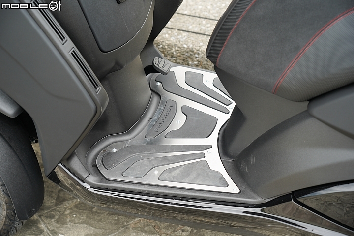 【採訪】三輪獅群來襲 PEUGEOT Metropolis 400 RX-R / 400 ALLURE 登台實拍介紹