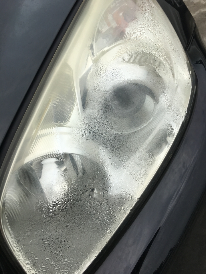 RAV4 2010大燈進水