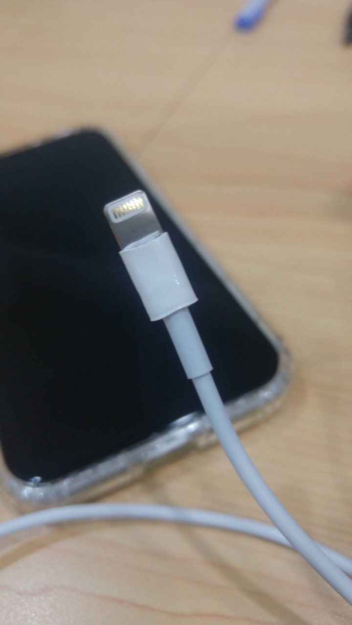 Iphone XR 充電接頭融化燙到