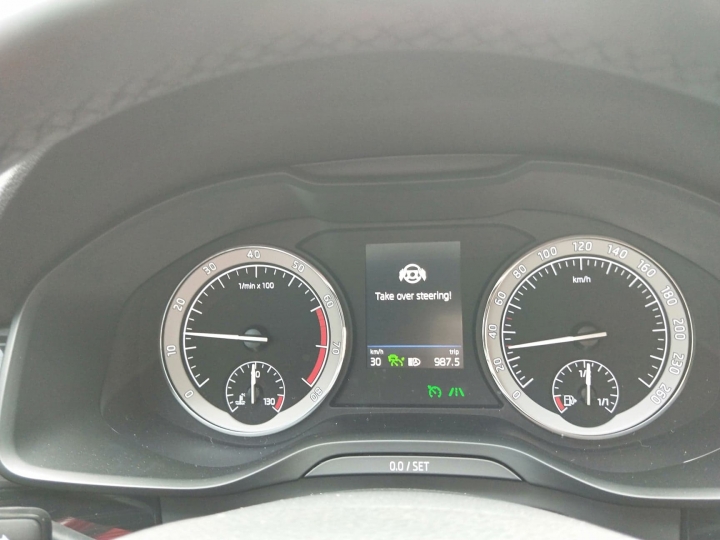 skoda kodiaq 車道偏離警示系統 含玻璃 安裝開箱