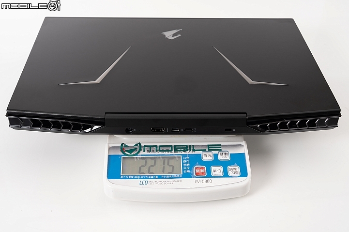 GIGABYTE AORUS 15 搭載 240Hz、4ms 螢幕的強悍電競筆電