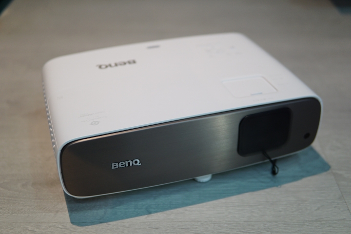 4K HDR 超短焦廣色域極致影像-BENQ W2700色準導演機開箱