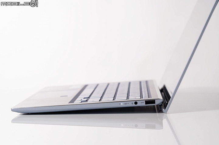 ASUS ZenBook S13 UX392 輕、薄、美三位一體！