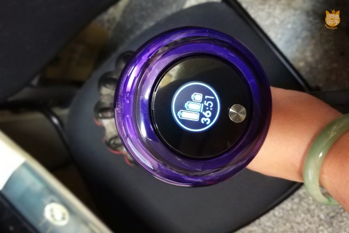 《Dyson V11™無線吸塵器》柚子多樂貓爺堂試用報告：看貓奴宅夫妻如何將貓毛、灰塵肆虐的老房子打掃乾淨