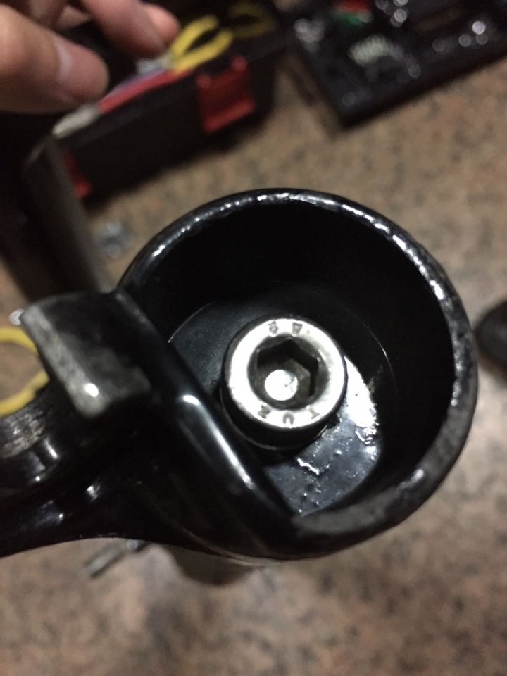 求spinner 300避震前叉 分解