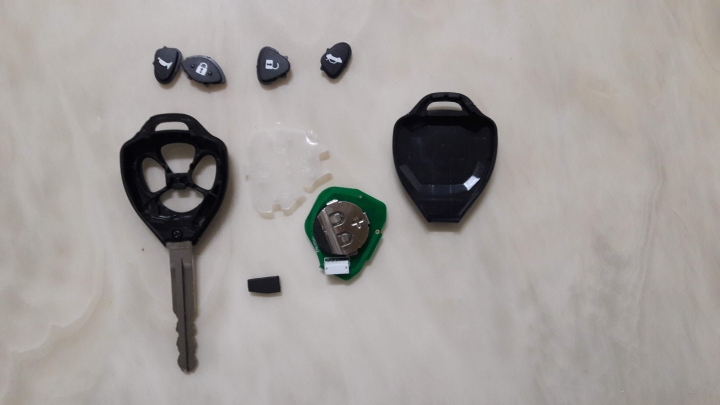 修復爆掉302型遙控器鑰匙