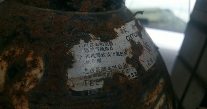 住家外擺放危險物品，可以報警處理嗎？