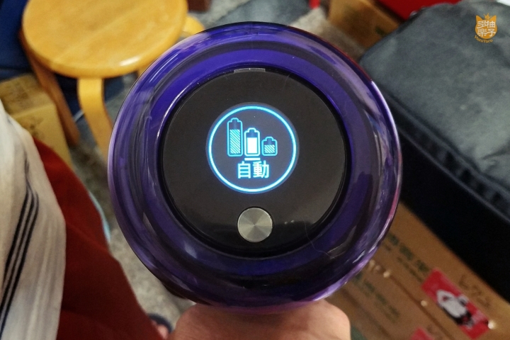 《Dyson V11™無線吸塵器》柚子多樂貓爺堂試用報告：看貓奴宅夫妻如何將貓毛、灰塵肆虐的老房子打掃乾淨