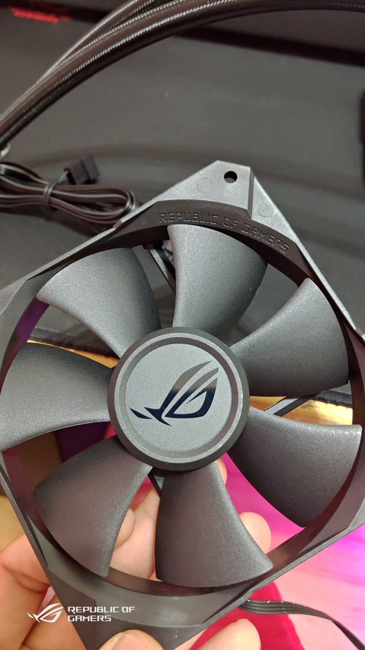 ROG RYUO 240一體式水冷（簡單開箱）