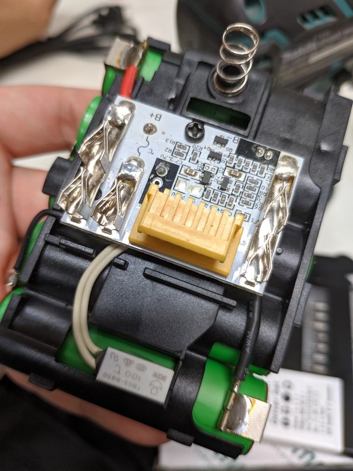 自組Makita18v電池(配套的整組外殼+電路板  搭配18650拆機電池芯)