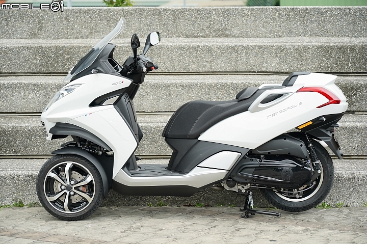 【採訪】三輪獅群來襲 PEUGEOT Metropolis 400 RX-R / 400 ALLURE 登台實拍介紹