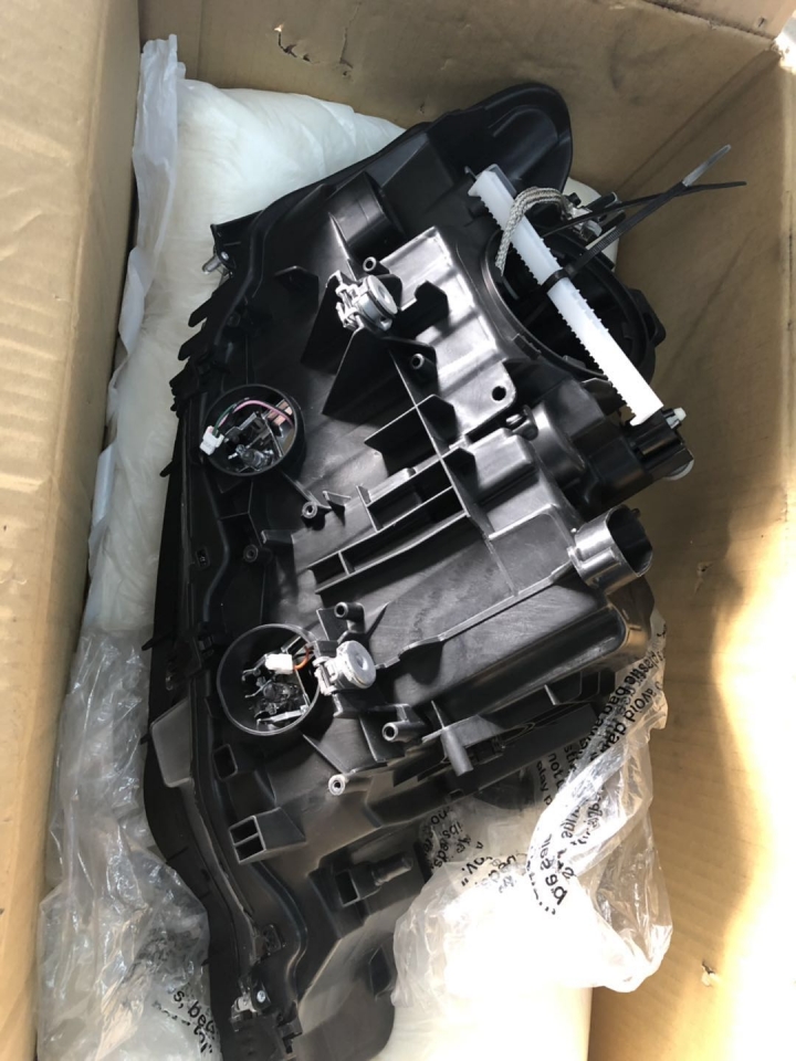 2012 BMW 320 換HID頭燈