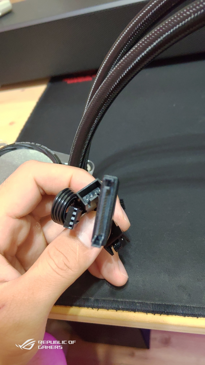 ROG RYUO 240一體式水冷（簡單開箱）