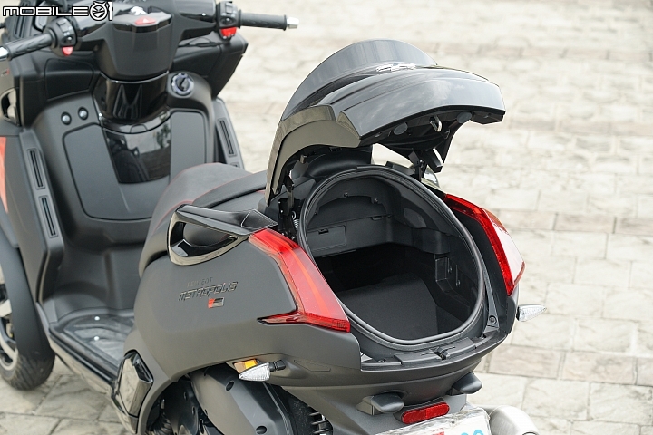 【採訪】三輪獅群來襲 PEUGEOT Metropolis 400 RX-R / 400 ALLURE 登台實拍介紹