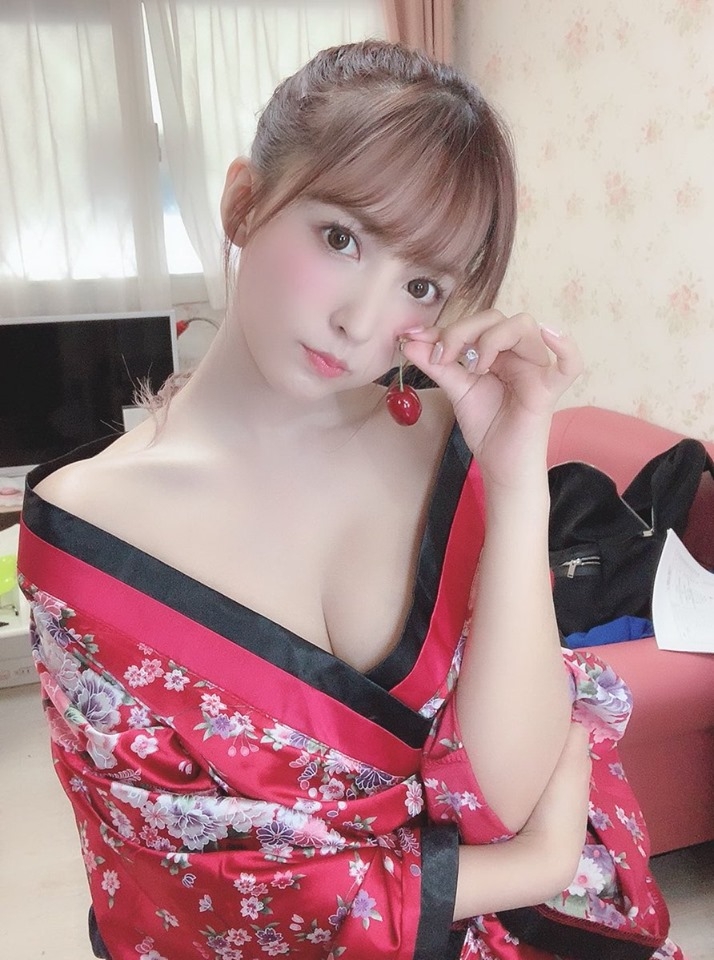 貼一些美圖.看看大家的硬碟有她們的存在嗎?
