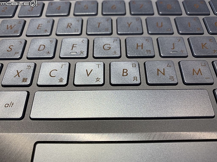 97%高屏佔比新美型1.1公斤輕薄機Zenbook S13 UX392FN 新機開箱