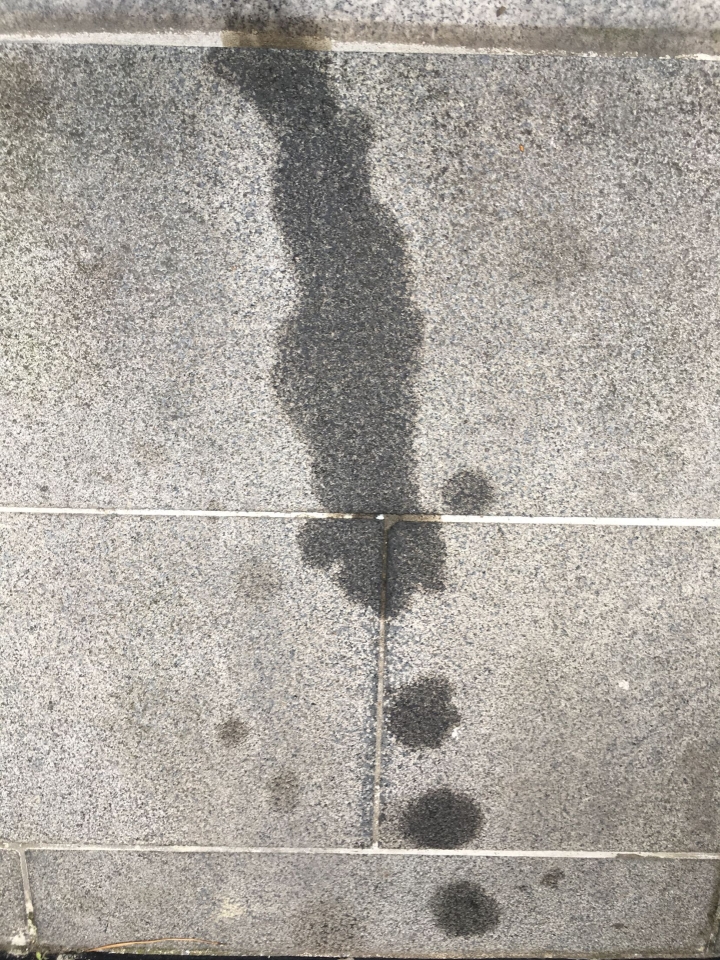 大理石磚被機油滲透 還能用乾淨嗎？😭😭