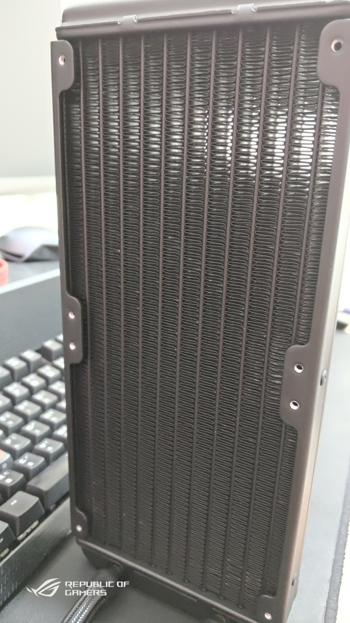 ROG RYUO 240一體式水冷（簡單開箱）