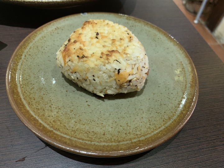 淡水【漁寮食堂】在地隱藏版美食，明星很愛。吃完在到漁人碼頭，超級在地隱藏行程，同時還可以遠眺觀音山、看淡水河口、台北港、福容大飯店